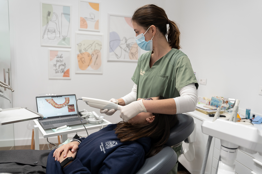 Escaner intraoral Laura Serra Segorbe Clinica dental